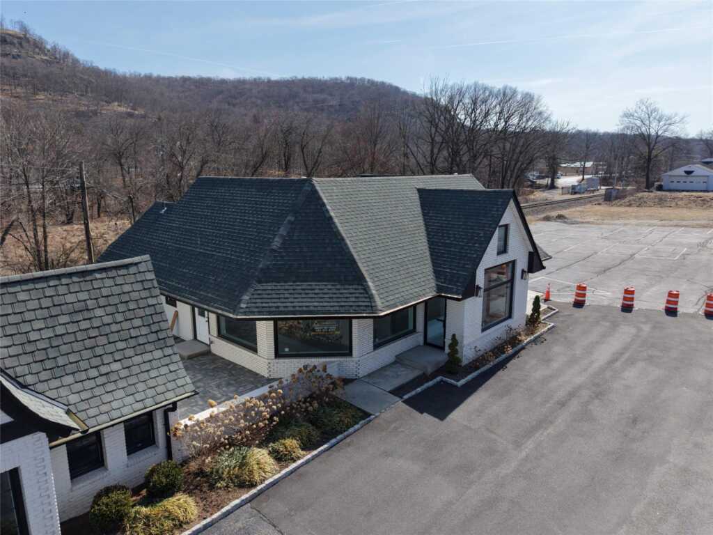 192 Ny-17, Tuxedo Park, NY 10987 - Photo 2 of 3