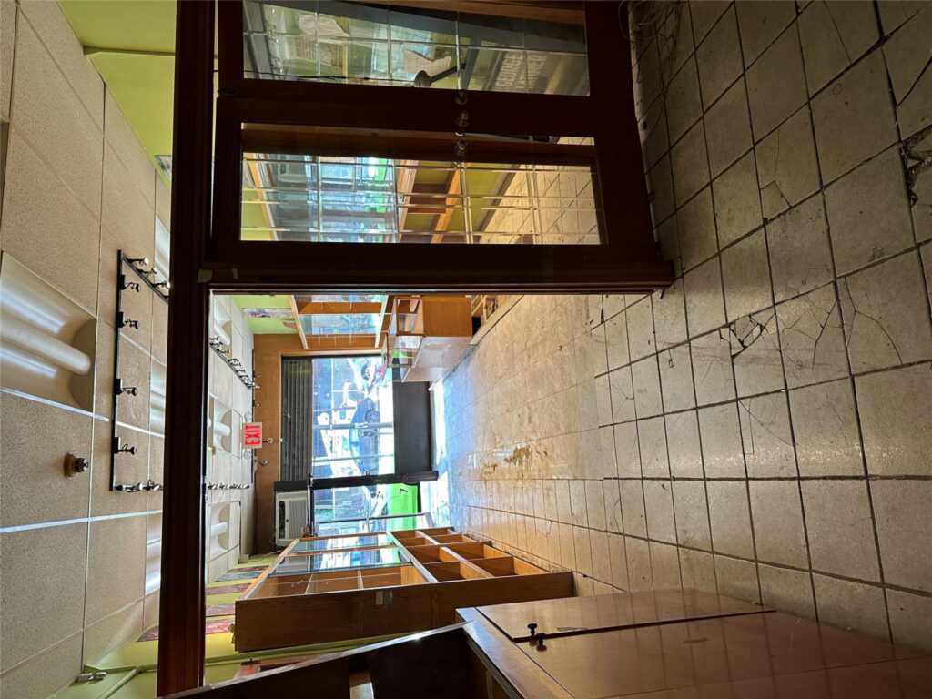 67 Gramatan Avenue, Mount Vernon, NY 10550 - Photo 4 of 7
