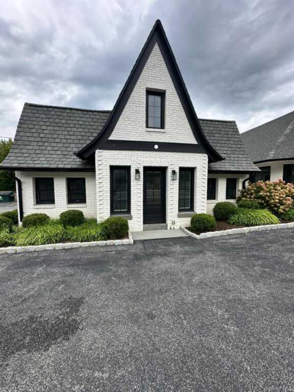 194 Ny 17, Tuxedo Park, NY 10987