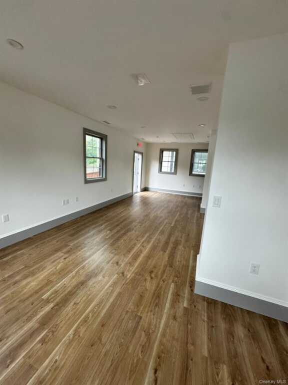 194 Ny 17, Tuxedo Park, NY 10987 - Photo 5 of 7