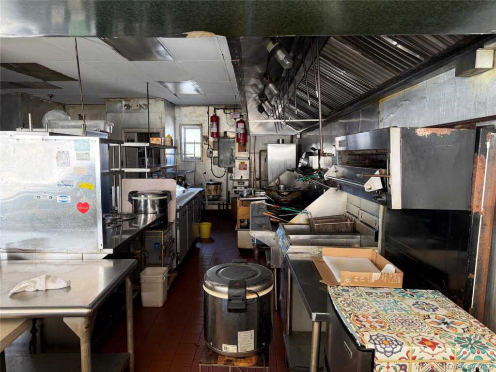 215 Main Street, Nanuet, NY 10954 - Photo 4 of 11