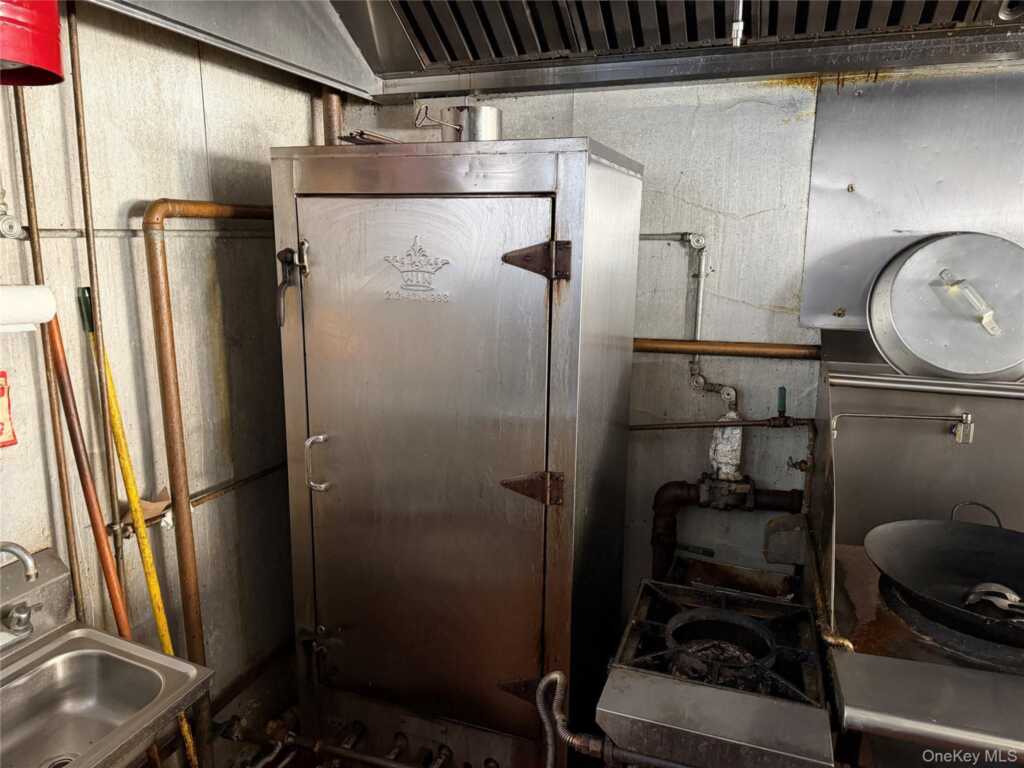 215 Main Street, Nanuet, NY 10954 - Photo 7 of 11