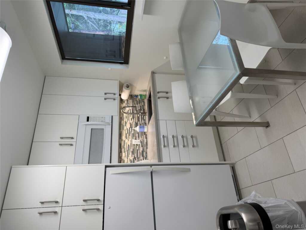 57 Middletown Road, Nanuet, NY 10954 - Photo 9 of 10