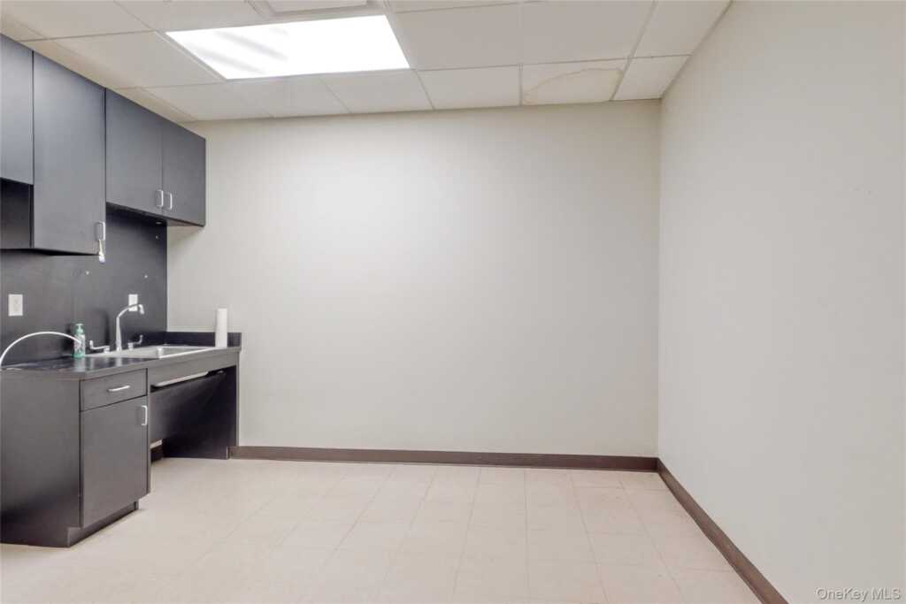 7-15 E. Central Avenue, Unit #B, Pearl River, NY 10954 - Photo 6 of 11