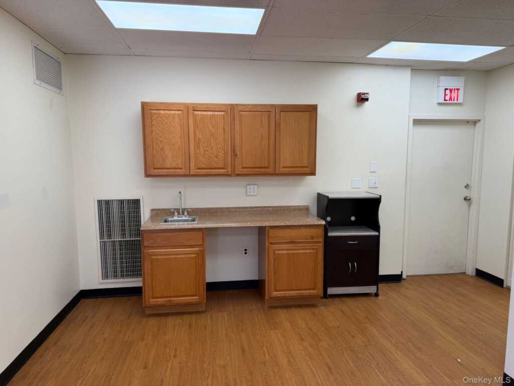 19 Squadron Boulevard, Unit #4, New City, NY 10956 - Photo 5 of 18