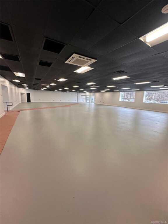 611 Arlington Turnpike, Poughkeepsie, NY 12603 - Photo 3 of 12