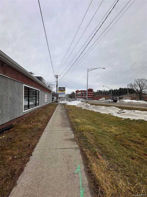 611 Arlington Turnpike, Poughkeepsie, NY 12603 - Photo 4 of 12