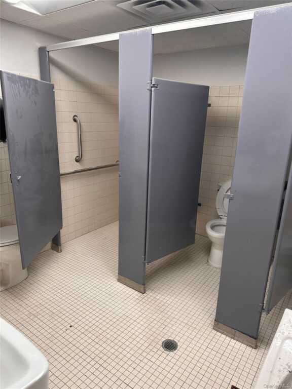 611 Arlington Turnpike, Poughkeepsie, NY 12603 - Photo 6 of 12