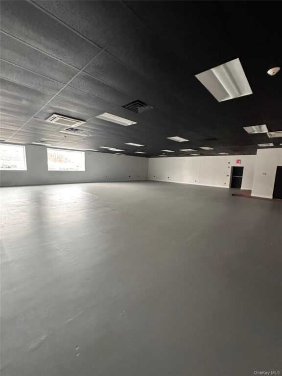 611 Arlington Turnpike, Poughkeepsie, NY 12603 - Photo 7 of 12