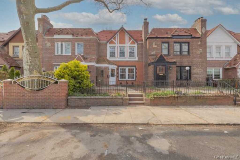 17965 Selover Road, New York, NY 11434 - Photo 2 of 32