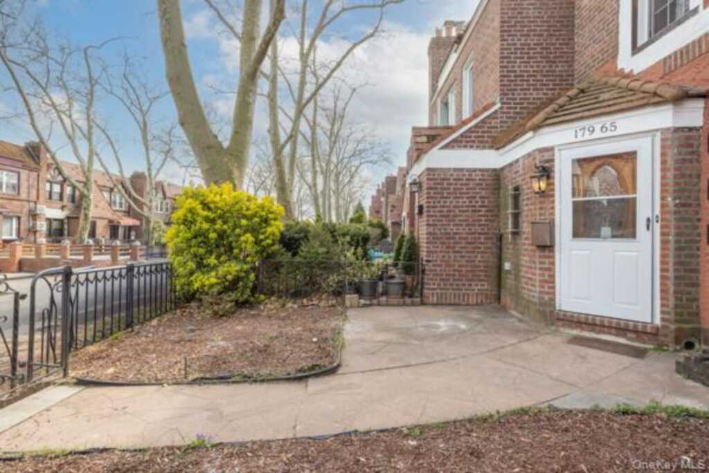 17965 Selover Road, New York, NY 11434 - Photo 5 of 32