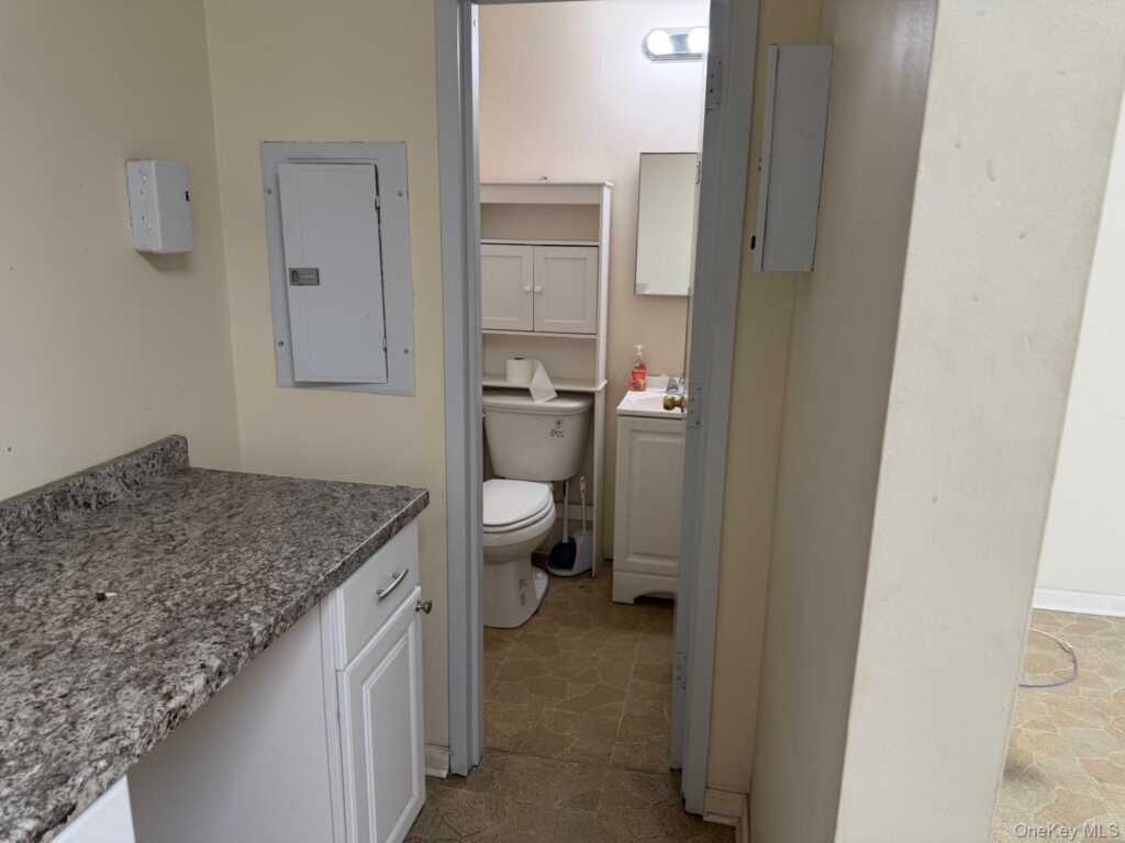 231 S Middletown Road, Nanuet, NY 10954 - Photo 2 of 5