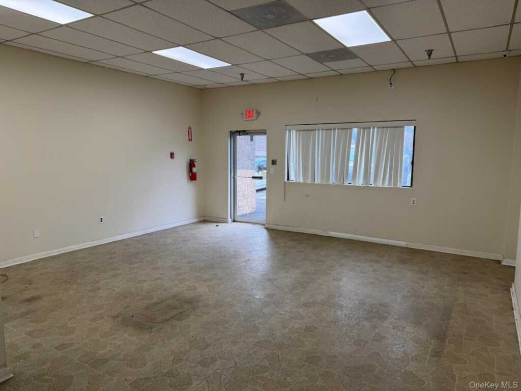 231 S Middletown Road, Nanuet, NY 10954 - Photo 4 of 5