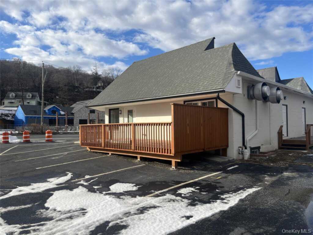 192 Ny-17, Tuxedo Park, NY 10987 - Photo 3 of 24
