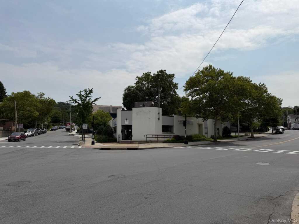 131 Central Avenue, Greenburgh, NY 10591 - Photo 4 of 33