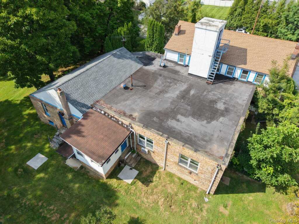 184 S Pascack Road, Nanuet, NY 10954 - Photo 39 of 48