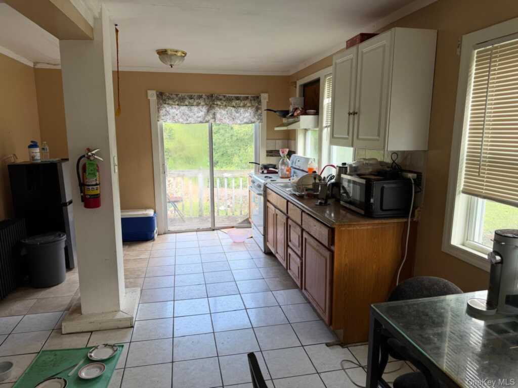 184 S Pascack Road, Nanuet, NY 10954 - Photo 40 of 48