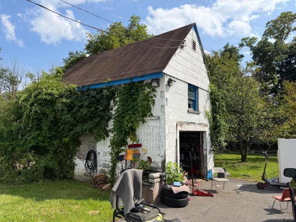 184 S Pascack Road, Nanuet, NY 10954 - Photo 41 of 48