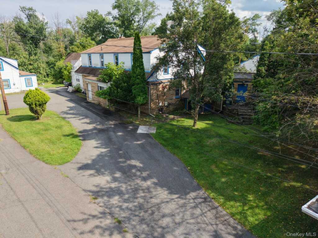 184 S Pascack Road, Nanuet, NY 10954 - Photo 7 of 48