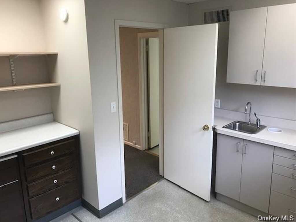19 Old Mamaroneck Road, Unit #108, White Plains, NY 10605 - Photo 4 of 9